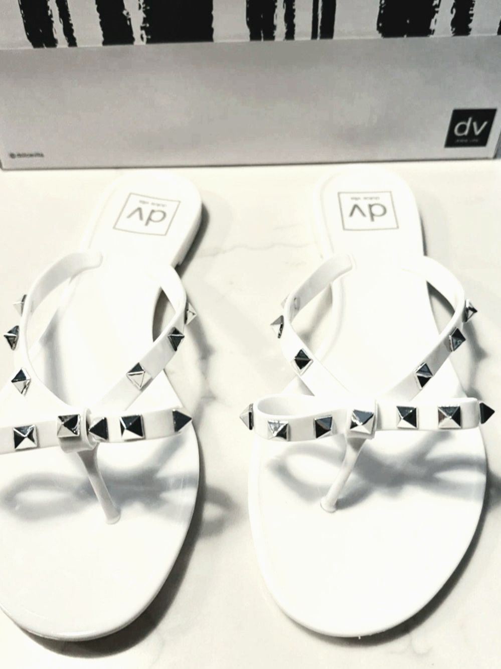 Dolce Vita Sunkissed White Studded Thong Jelly Sandals Size 9